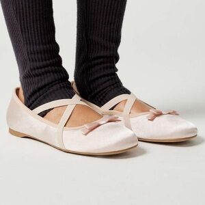 UBRAN OUTFITTERS Kallie Cross-Strap Ballet Flat in Taupe